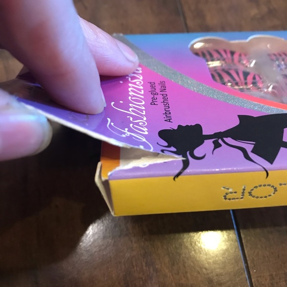 NEW Kleancolor Fashionista Pre-glued Airbrushed Nails - Picture 6 of 6